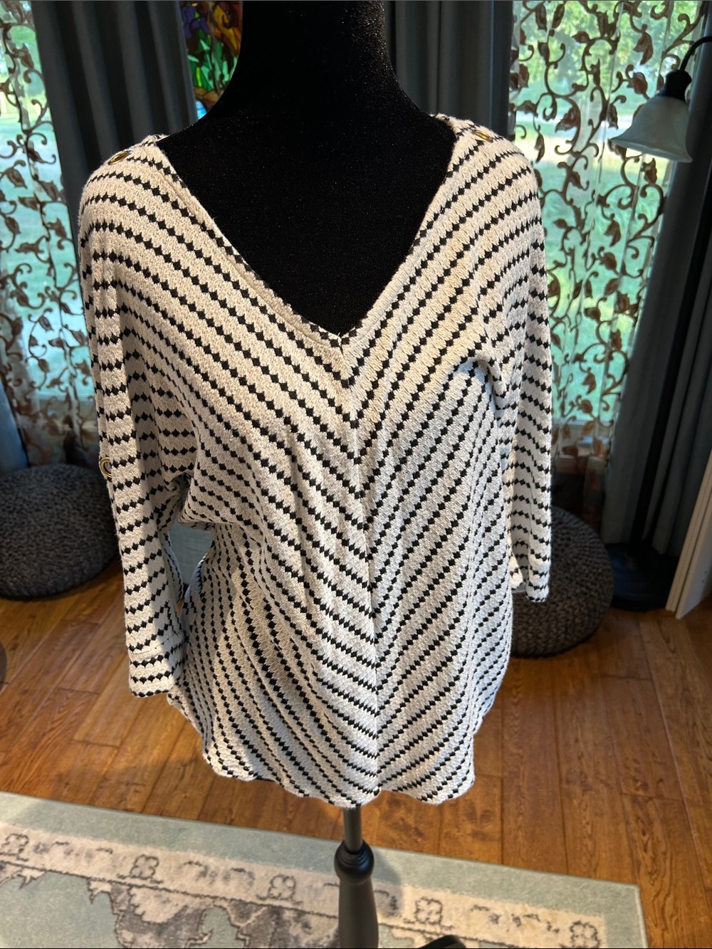 Belldini Black & White Chevron V‑Neck Knit Tunic